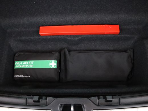 Volvo  C40 Single Motor Extended Range Plus 82 kWh Direct leverbaar! | Stoel & stuurwielverwarming | Parkass... ActivLease financial lease