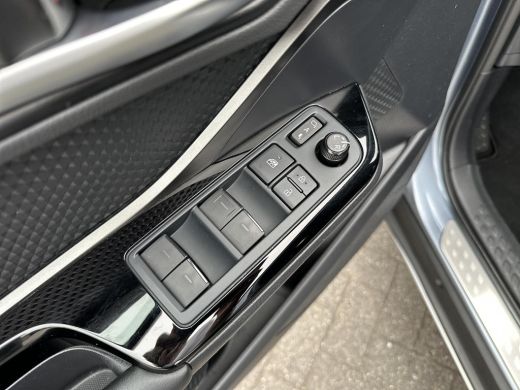 Toyota C-HR 2.0 Hybrid Dynamic | Apple Carplay/Android auto | Achteruitrijcamera | Climate control ActivLease financial lease