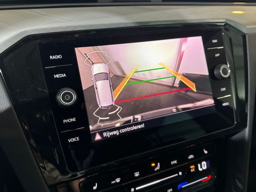 Volkswagen Passat Variant 1.5 150pk TSI Business / Parkeersensor voor en achter / Navigatiesysteem / Voorstoelen ve... ActivLease financial lease