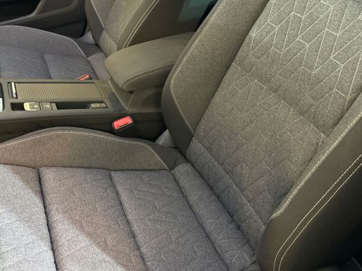Volkswagen Passat Variant 1.5 150pk TSI Business / Parkeersensor voor en achter / Navigatiesysteem / Voorstoelen ve... ActivLease financial lease