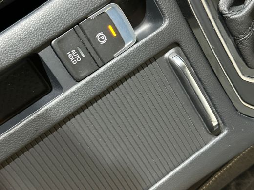 Volkswagen Passat Variant 1.5 150pk TSI Business / Parkeersensor voor en achter / Navigatiesysteem / Voorstoelen ve... ActivLease financial lease