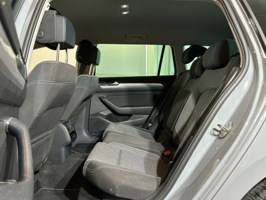Volkswagen Passat Variant 1.5 150pk TSI Business / Parkeersensor voor en achter / Navigatiesysteem / Voorstoelen ve... ActivLease financial lease