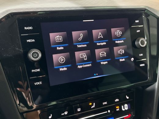 Volkswagen Passat Variant 1.5 150pk TSI Business / Parkeersensor voor en achter / Navigatiesysteem / Voorstoelen ve... ActivLease financial lease