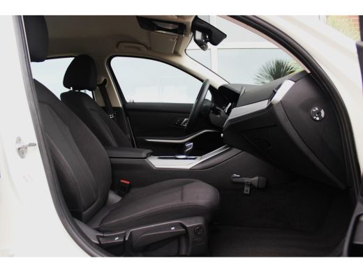 BMW 3-serie 330e G20 eDrive Edition | 1e eigenaar | NL auto | inc BTW | LED | Carplay | PDC | DAB | 17 inch | Navi | Mistlampen | BMW dealer onderhoud ➡️ ActivLease financial lease