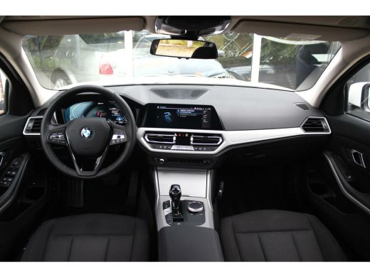 BMW 3-serie 330e G20 eDrive Edition | 1e eigenaar | NL auto | inc BTW | LED | Carplay | PDC | DAB | 17 inch | Navi | Mistlampen | BMW dealer onderhoud ➡️ ActivLease financial lease