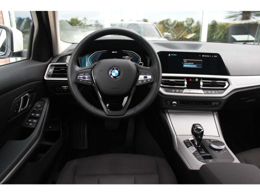 BMW 3-serie 330e G20 eDrive Edition | 1e eigenaar | NL auto | inc BTW | LED | Carplay | PDC | DAB | 17 inch | Navi | Mistlampen | BMW dealer onderhoud ➡️ ActivLease financial lease