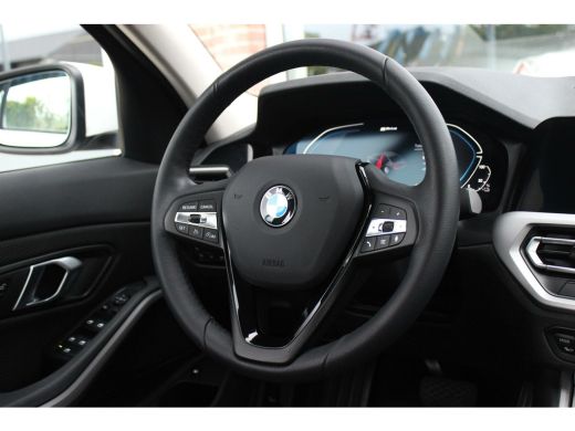 BMW 3-serie 330e G20 eDrive Edition | 1e eigenaar | NL auto | inc BTW | LED | Carplay | PDC | DAB | 17 inch | Navi | Mistlampen | BMW dealer onderhoud ➡️ ActivLease financial lease