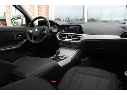 BMW 3-serie 330e G20 eDrive Edition | 1e eigenaar | NL auto | inc BTW | LED | Carplay | PDC | DAB | 17 inch | Navi | Mistlampen | BMW dealer onderhoud ➡️ ActivLease financial lease