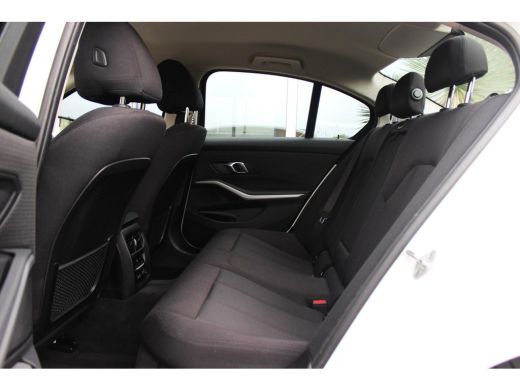 BMW 3-serie 330e G20 eDrive Edition | 1e eigenaar | NL auto | inc BTW | LED | Carplay | PDC | DAB | 17 inch | Navi | Mistlampen | BMW dealer onderhoud ➡️ ActivLease financial lease