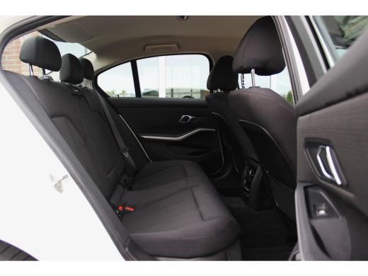 BMW 3-serie 330e G20 eDrive Edition | 1e eigenaar | NL auto | inc BTW | LED | Carplay | PDC | DAB | 17 inch | Navi | Mistlampen | BMW dealer onderhoud ➡️ ActivLease financial lease