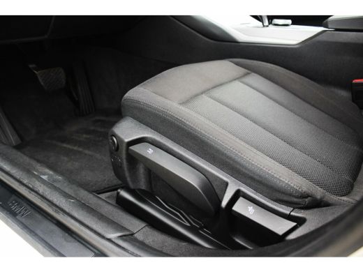 BMW 3-serie 330e G20 eDrive Edition | 1e eigenaar | NL auto | inc BTW | LED | Carplay | PDC | DAB | 17 inch | Navi | Mistlampen | BMW dealer onderhoud ➡️ ActivLease financial lease