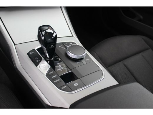 BMW 3-serie 330e G20 eDrive Edition | 1e eigenaar | NL auto | inc BTW | LED | Carplay | PDC | DAB | 17 inch | Navi | Mistlampen | BMW dealer onderhoud ➡️ ActivLease financial lease