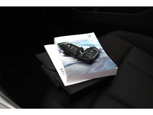 BMW 3-serie 330e G20 eDrive Edition | 1e eigenaar | NL auto | inc BTW | LED | Carplay | PDC | DAB | 17 inch | Navi | Mistlampen | BMW dealer onderhoud ➡️ ActivLease financial lease