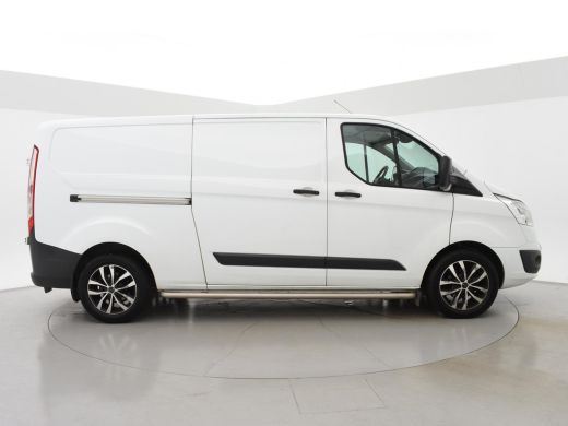 Ford Transit Custom 290 2.0 TDCI 130 PK L2H1 TREND + 2650 KG TREKHAAK / CAMERA / 17 INCH LMV ActivLease financial lease