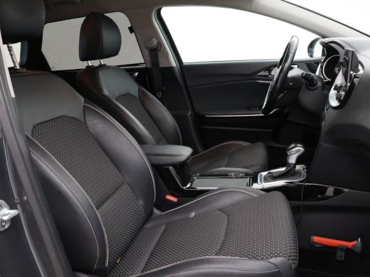 Kia Ceed Sportswagon 1.6 CRDi AUT. DYNAMICPLUSLINE + ADAPTIVE CRUISE / APPLE CARPLAY / TREKHAAK / STOEL+STUURWIELVERWA... ActivLease financial lease