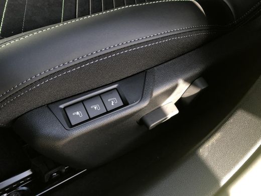 Peugeot e-208 EV GT 51 kWh 3-Fase | Navigatie | Camera | Getint Glas ActivLease financial lease