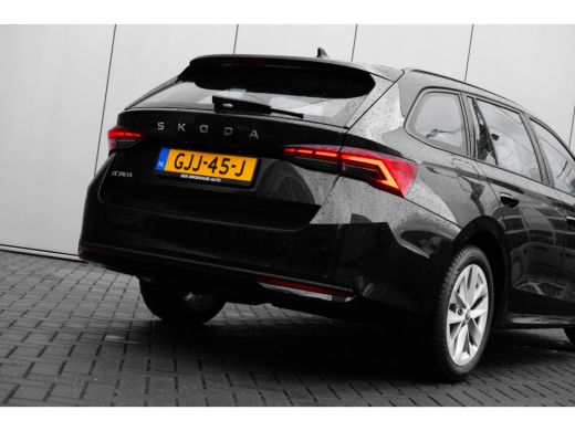 Skoda Octavia Combi ŠKODA First Edition | Chromen grille | Climatronic, elektronische airconditioning met twee ... ActivLease financial lease
