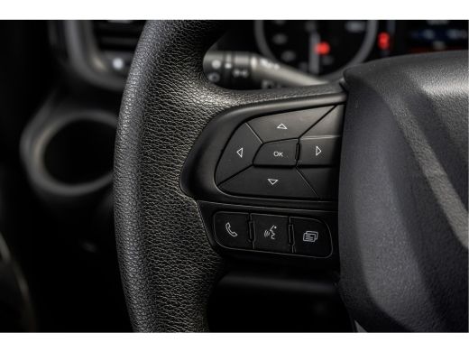 Iveco Daily **35S16V 2.3 L4H2 | Euro 6 | 157 PK | Airco | Camera | 3500 KG Trekgewicht | MF Stuur | 3-Persoons** ActivLease financial lease