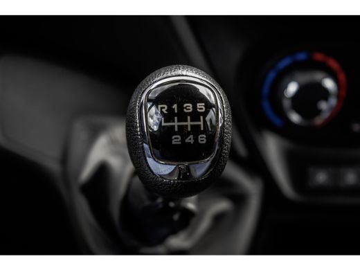 Iveco Daily **35S16V 2.3 L4H2 | Euro 6 | 157 PK | Airco | Camera | 3500 KG Trekgewicht | MF Stuur | 3-Persoons** ActivLease financial lease