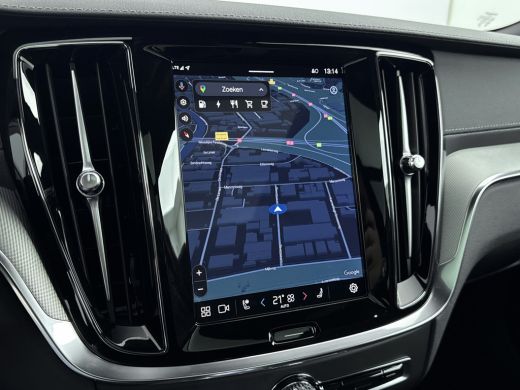 Volvo  V60 T6 Recharge Ultra Dark | 19" | Sportstoelen | 360 Camera | Trekhaak | Panoramadak | Head-up | Har... ActivLease financial lease
