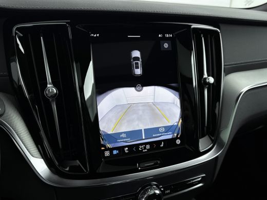 Volvo  V60 T6 Recharge Ultra Dark | 19" | Sportstoelen | 360 Camera | Trekhaak | Panoramadak | Head-up | Har... ActivLease financial lease