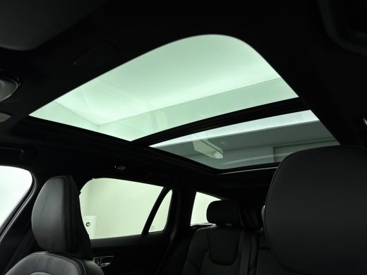 Volvo  V60 T6 Recharge Ultra Dark | 19" | Sportstoelen | 360 Camera | Trekhaak | Panoramadak | Head-up | Har... ActivLease financial lease