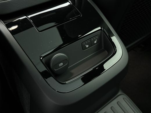 Volvo  V60 T6 Recharge Ultra Dark | 19" | Sportstoelen | 360 Camera | Trekhaak | Panoramadak | Head-up | Har... ActivLease financial lease