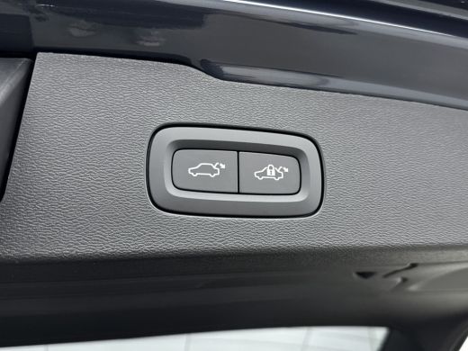 Volvo  V60 T6 Recharge Ultra Dark | 19" | Sportstoelen | 360 Camera | Trekhaak | Panoramadak | Head-up | Har... ActivLease financial lease