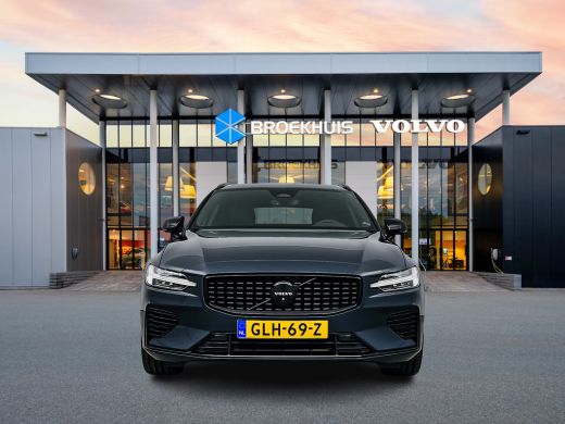Volvo  V60 T6 Recharge Ultra Dark | 19" | Sportstoelen | 360 Camera | Trekhaak | Panoramadak | Head-up | Har... ActivLease financial lease
