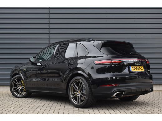 Porsche Cayenne 3.0 E-Hybrid 462pk | Panoramadak | Matrix PDLS+  | Sport Chrono | Trekhaak wegkl. | Bose | Luchtv... ActivLease financial lease