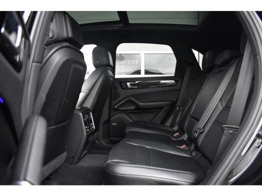 Porsche Cayenne 3.0 E-Hybrid 462pk | Panoramadak | Matrix PDLS+  | Sport Chrono | Trekhaak wegkl. | Bose | Luchtv... ActivLease financial lease