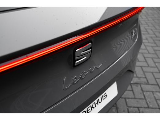 Seat Leon SEAT FR Business - eHybrid | Achteruitrijcamera | Automatisch dimmende binnenspiegel | Dakhemel u... ActivLease financial lease
