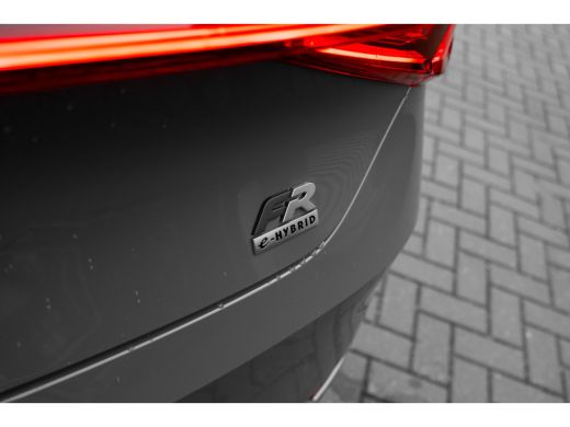 Seat Leon SEAT FR Business - eHybrid | Achteruitrijcamera | Automatisch dimmende binnenspiegel | Dakhemel u... ActivLease financial lease