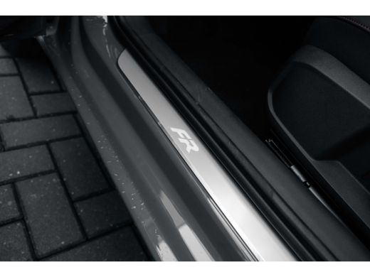 Seat Leon SEAT FR Business - eHybrid | Achteruitrijcamera | Automatisch dimmende binnenspiegel | Dakhemel u... ActivLease financial lease