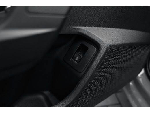 Seat Leon SEAT FR Business - eHybrid | Achteruitrijcamera | Automatisch dimmende binnenspiegel | Dakhemel u... ActivLease financial lease