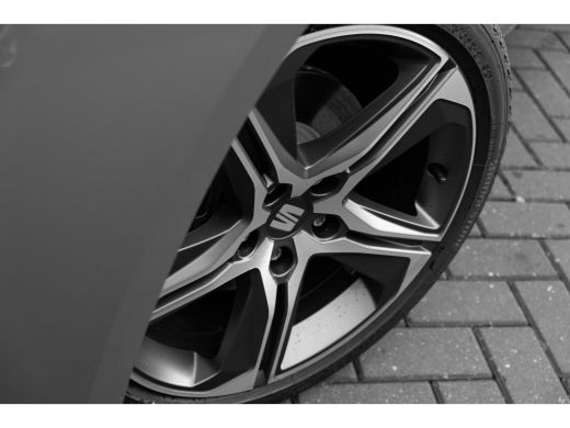 Seat Leon SEAT FR Business - eHybrid | Achteruitrijcamera | Automatisch dimmende binnenspiegel | Dakhemel u... ActivLease financial lease