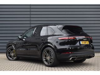 Porsche Cayenne 3.0 E-Hybrid 462pk | Panoramadak | Matrix PDLS+  | Sport Chrono | Trekhaak wegkl. | Bose | Luchtv...