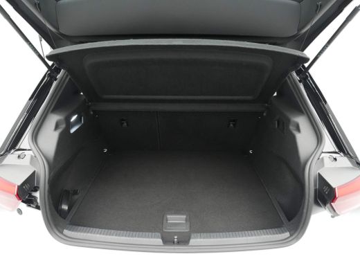 Volkswagen ID.3 Pure 150pk 45 kWh Navigatie Stuurverwarming Clima Led 124 ActivLease financial lease