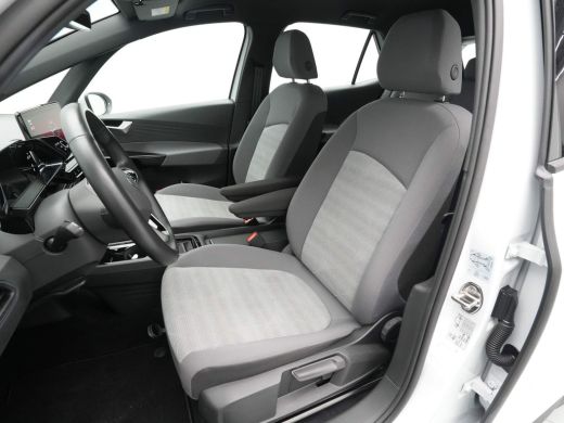Volkswagen ID.3 Pure 150pk 45 kWh Navigatie Stuurverwarming Clima Led 124 ActivLease financial lease