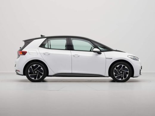 Volkswagen ID.3 Pure 150pk 45 kWh Navigatie Stuurverwarming Clima Led 124 ActivLease financial lease