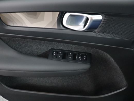 Volvo  C40 Single Motor Extended Range Plus 82 kWh | Warmtepomp | Semi elektrische trekhaak | Stoel & stuurw... ActivLease financial lease