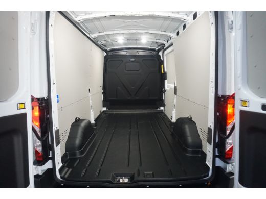 Ford Transit 350 2.0 130 pk TDCI L3H2 Trend | Navigatiesysteem | 13-polige trekhaak met Trailer Sway Control |... ActivLease financial lease
