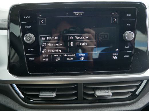 Volkswagen T-Roc 1.0 TSI 110 6MT Life Edition | 'App-Connect' draadloze smartphone integratie | 'App-Connect' draa... ActivLease financial lease