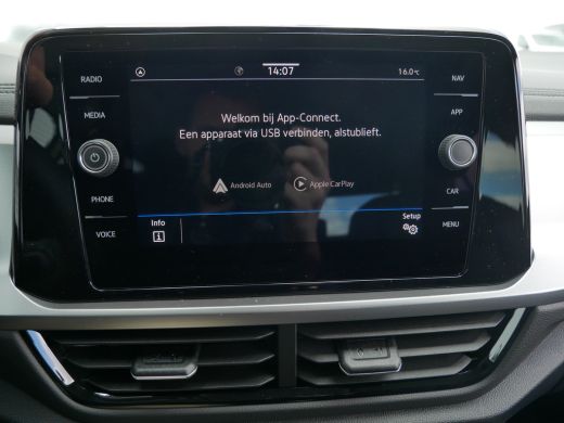 Volkswagen T-Roc 1.0 TSI 110 6MT Life Edition | 'App-Connect' draadloze smartphone integratie | 'App-Connect' draa... ActivLease financial lease
