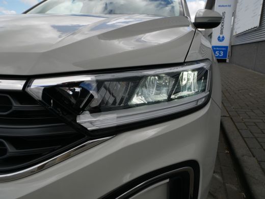 Volkswagen T-Roc 1.0 TSI 110 6MT Life Edition | 'App-Connect' draadloze smartphone integratie | 'App-Connect' draa... ActivLease financial lease