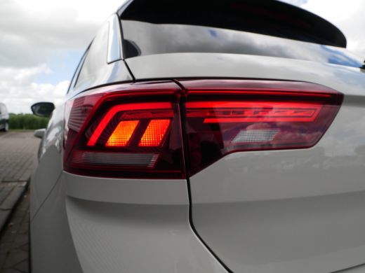 Volkswagen T-Roc 1.0 TSI 110 6MT Life Edition | 'App-Connect' draadloze smartphone integratie | 'App-Connect' draa... ActivLease financial lease