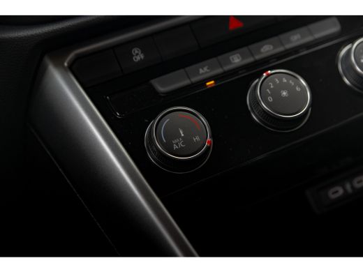 Volkswagen T-Roc 1.0 TSI Life Edition Inclusief €2000,- inruilvoordeel | | Achteruitrijcamera | Airco | Apple Carp... ActivLease financial lease