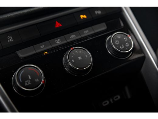Volkswagen T-Roc 1.0 TSI Life Edition Inclusief €2000,- inruilvoordeel | | Achteruitrijcamera | Airco | Apple Carp... ActivLease financial lease