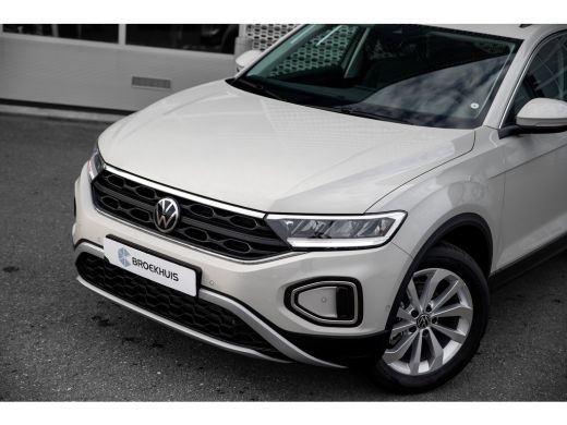 Volkswagen T-Roc 1.0 TSI Life Edition Inclusief €2000,- inruilvoordeel | | Achteruitrijcamera | Airco | Apple Carp... ActivLease financial lease