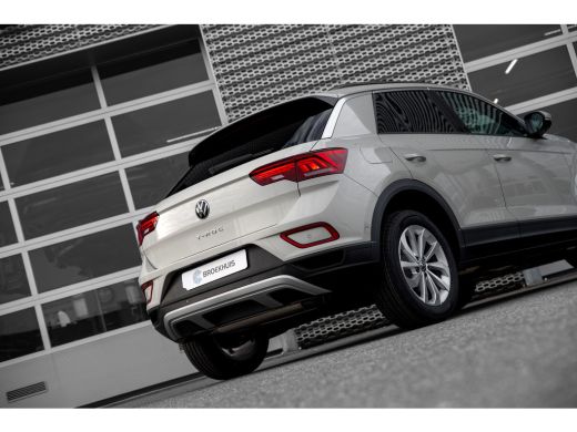 Volkswagen T-Roc 1.0 TSI Life Edition Inclusief €2000,- inruilvoordeel | | Achteruitrijcamera | Airco | Apple Carp... ActivLease financial lease